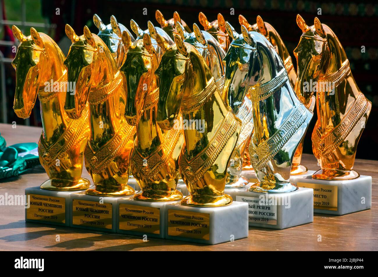 PYATIGORSK, RUSSIE - AOÛT 3,2019:Prix aux champions de la Russie, les gagnants des courses de Pyatigorsk, Caucase du Nord.l'inscription sur le p Banque D'Images