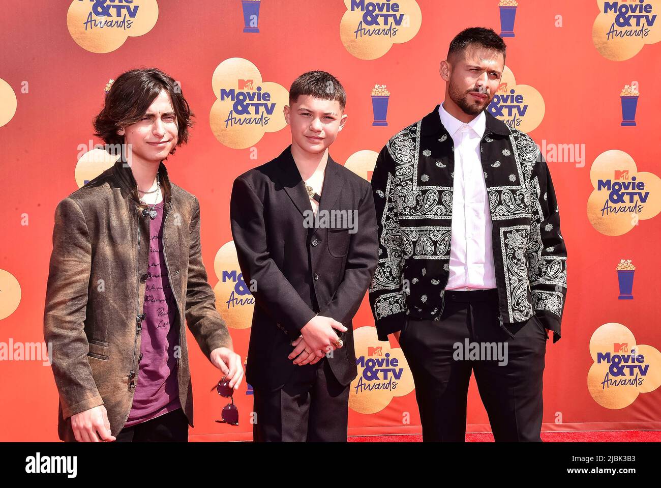 (l-r) Aidan Gallagher, Javon 'Wanna' Walton et David Castaneda assistent aux MTV Movie and TV Awards 2022 à Barker Hangar à Santa Monica, Los Angeles, Etats-Unis, le 05 juin 2022. Banque D'Images