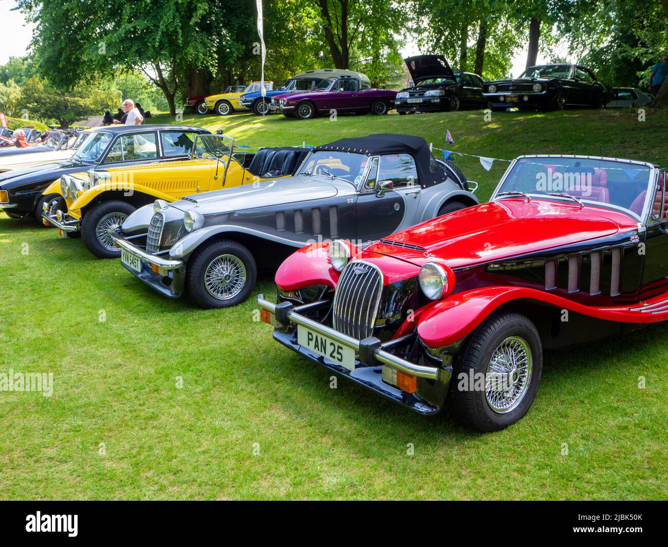 Trois voitures classiques Panther exposées lors d'un spectacle de voitures classiques Banque D'Images