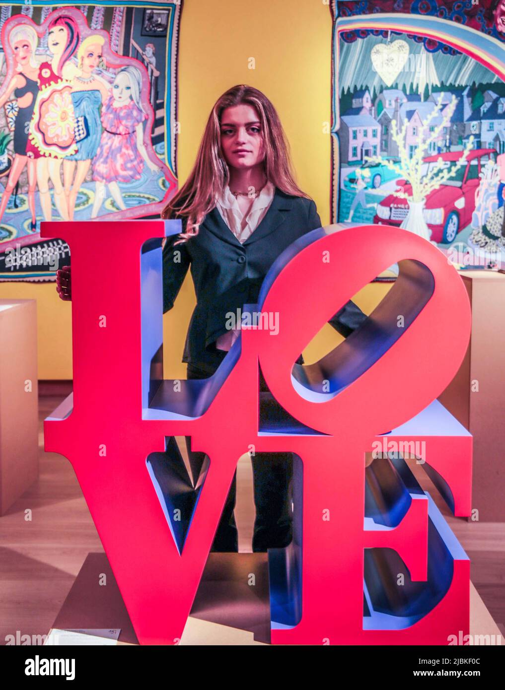 Londres UK 07 juin 2022 The Art of Literature Robert Indiana ,Love (Red faces Violet Sides) est £300 000- 500 000 Paul Quezada-Neiman/Alay Live News Banque D'Images