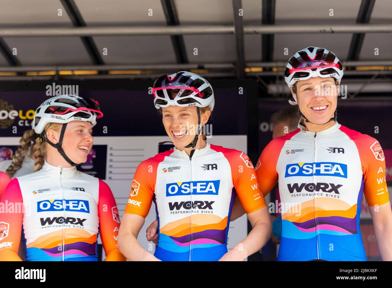 Maddie Wadsworth, Francesca Morgans-Slader, Emily Meakin de l'équipe AWOL O'Shea pour la course cycliste UCI de RideLondon Classique 1 à Maldon Banque D'Images