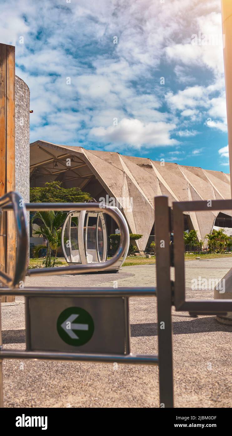 Entrée de la station de téléphérique, structure moderne, concept heure d'été Banque D'Images