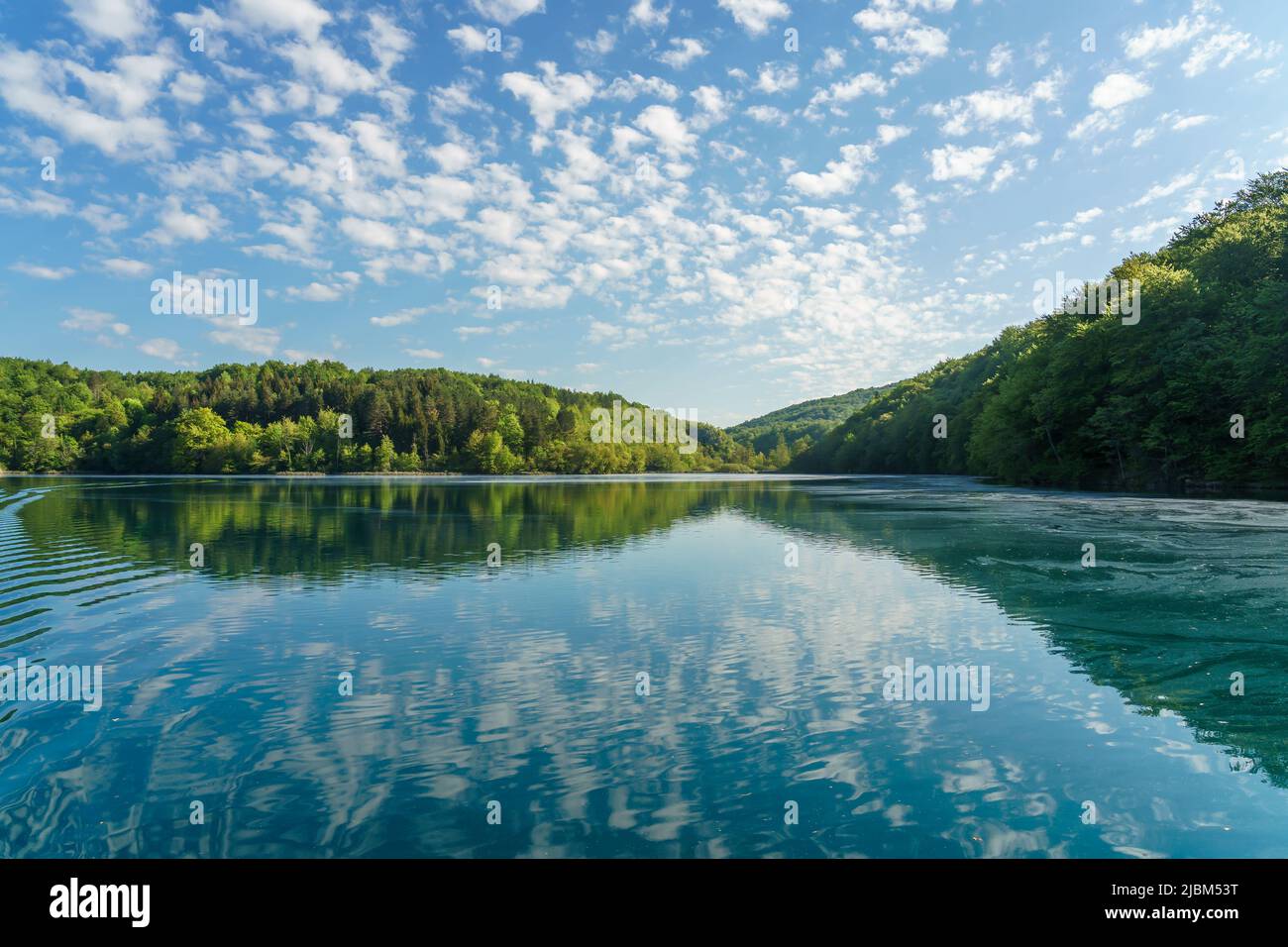 Paysage avec lacs dans le parc national de Plitvice, Croatie Banque D'Images