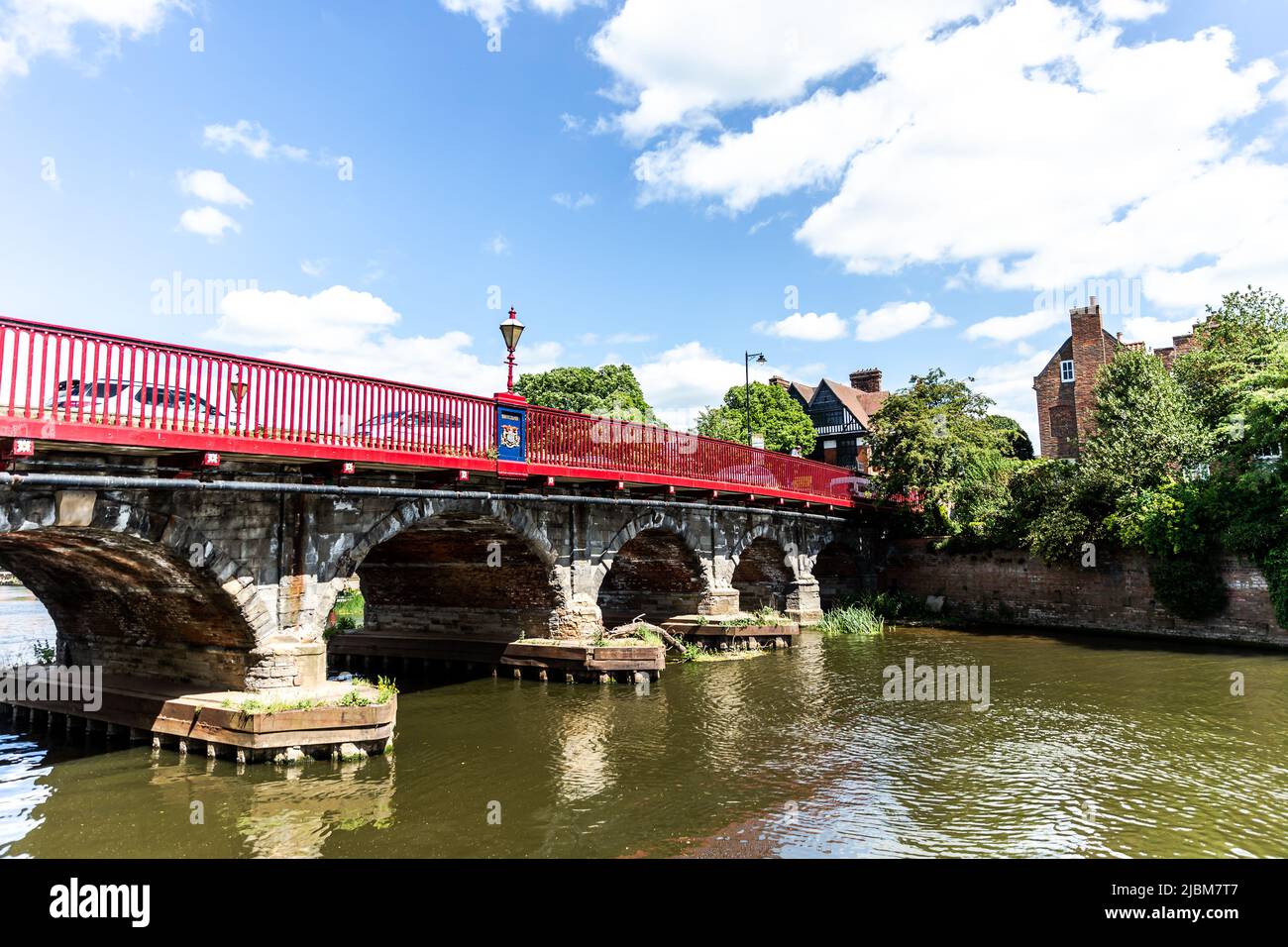 Pont Newark sur la rivière Trent, avec des bateaux, et le pont historique Trent, construit en 1775. Banque D'Images