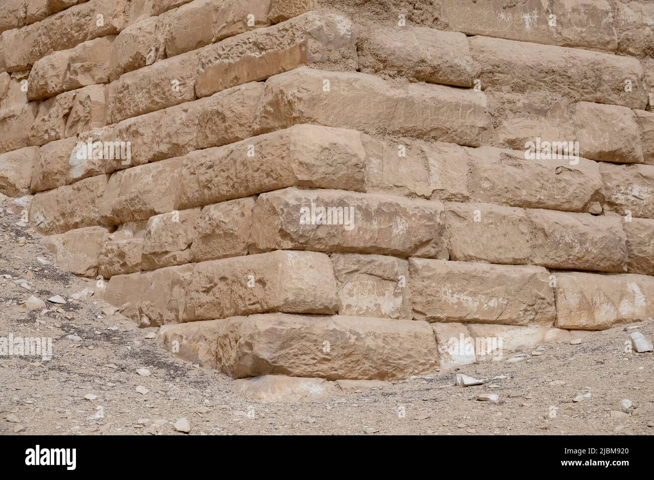 Gros plan des blocs a la pyramide de Meidum connue sous le nom de la « Pyramide de Meidum effondrée près du Fayoum, vallée du Nil, Égypte. Banque D'Images