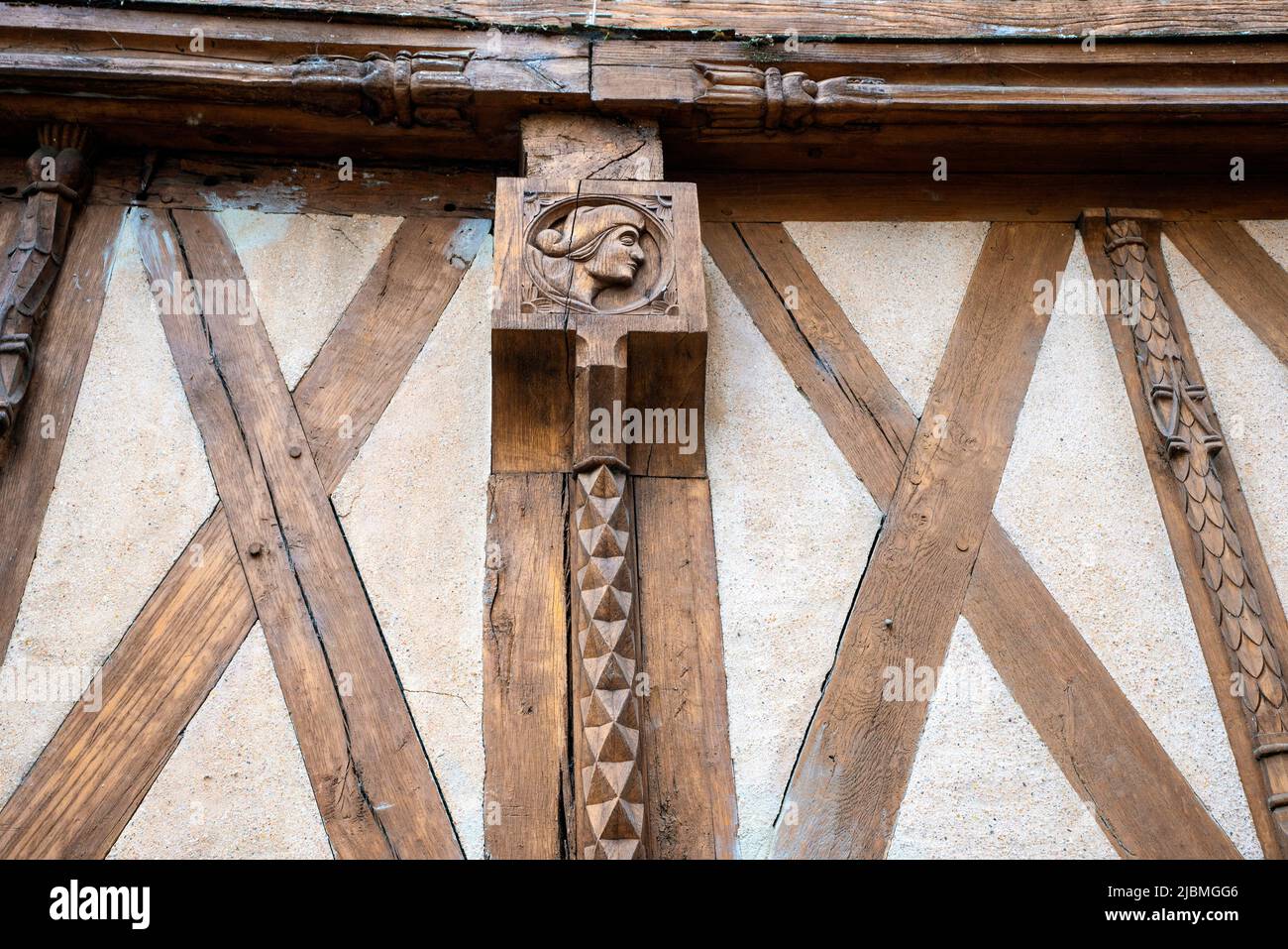 La soi-disant Maison d'Abraham est la vieille maison en bois (à colombages) à sens. Bourgogne, France. Banque D'Images