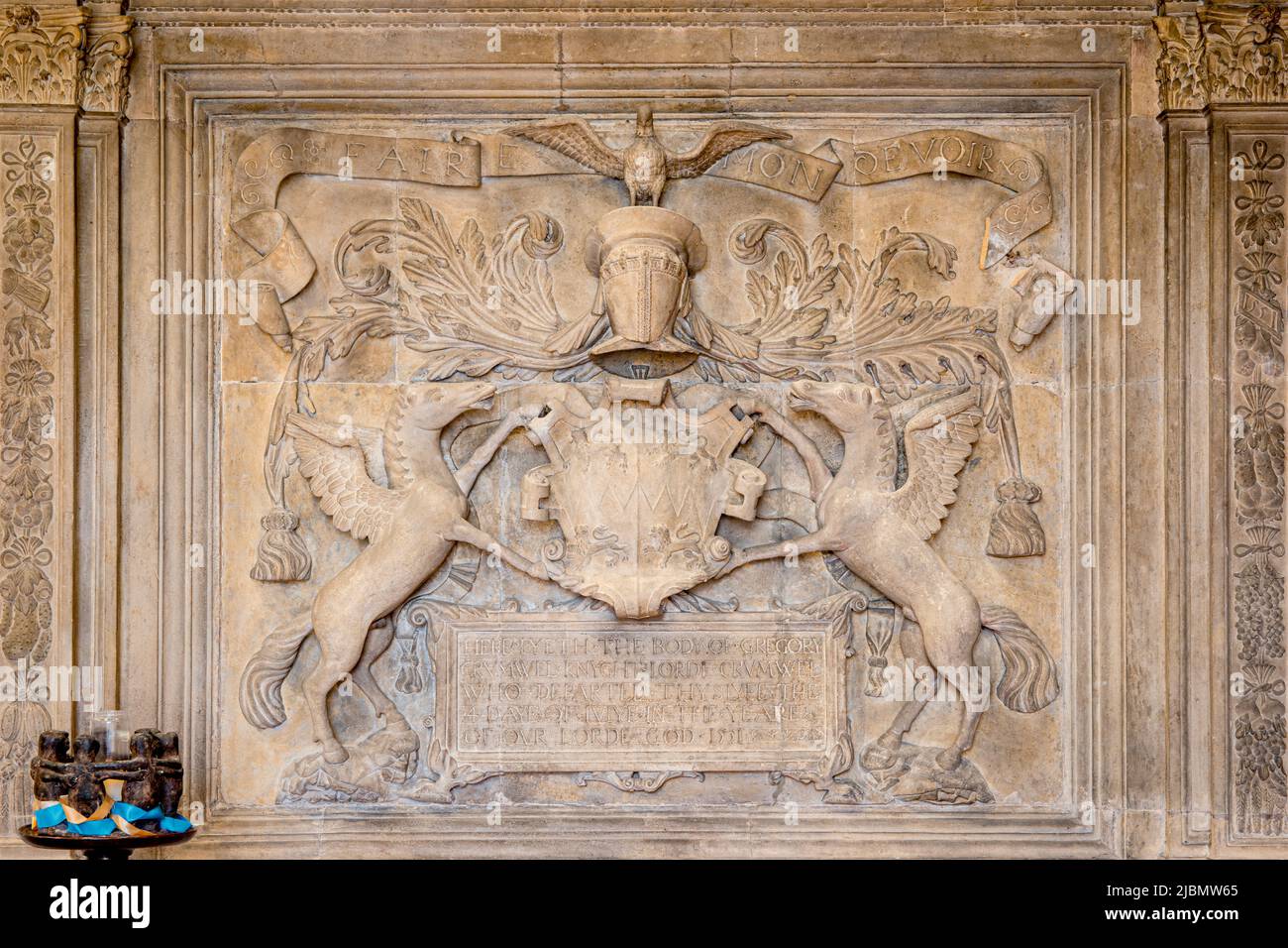 Section du monument tombeau de Gregory Cromwell, sculpture ornée au début de la Renaissance - Abbaye de Laude Banque D'Images