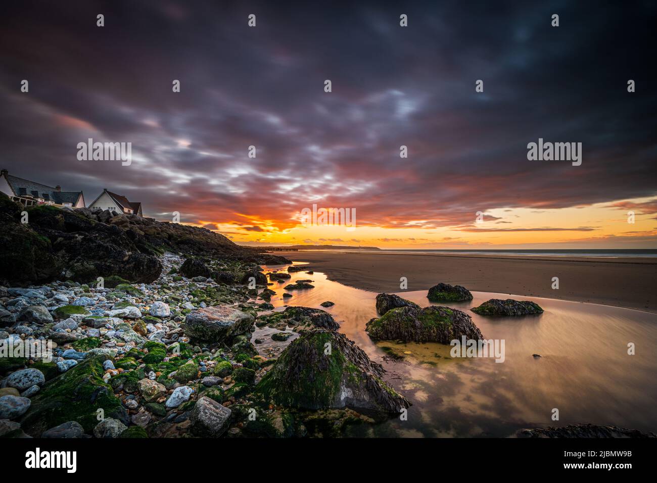 Plage de Wissant au coucher de soleil, France, Côte d'opale. Banque D'Images