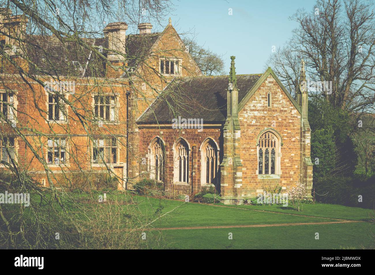 Vue extérieure arrière de la chapelle de l'abbaye de la Laude Saint-Jean-Baptiste et du parc Banque D'Images