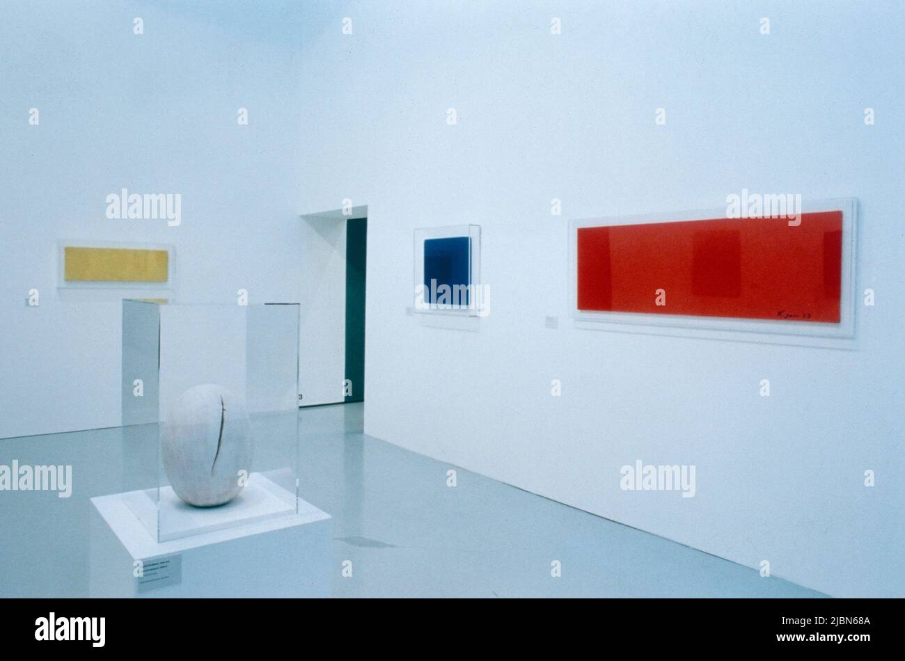 Le Monochrome, exposition d'art d'un artiste non identifié, France 1980s Banque D'Images