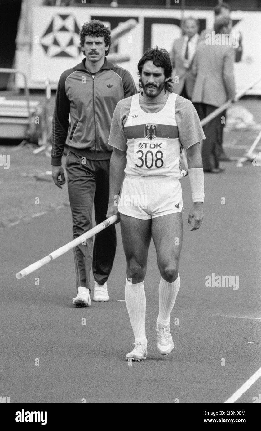 Siegfried Wentz et Jürgen Hingsen athlètes allemands de décathlon au navire champion du monde de l'IAAF à Helsinki, Finlande, le 1983 août Banque D'Images