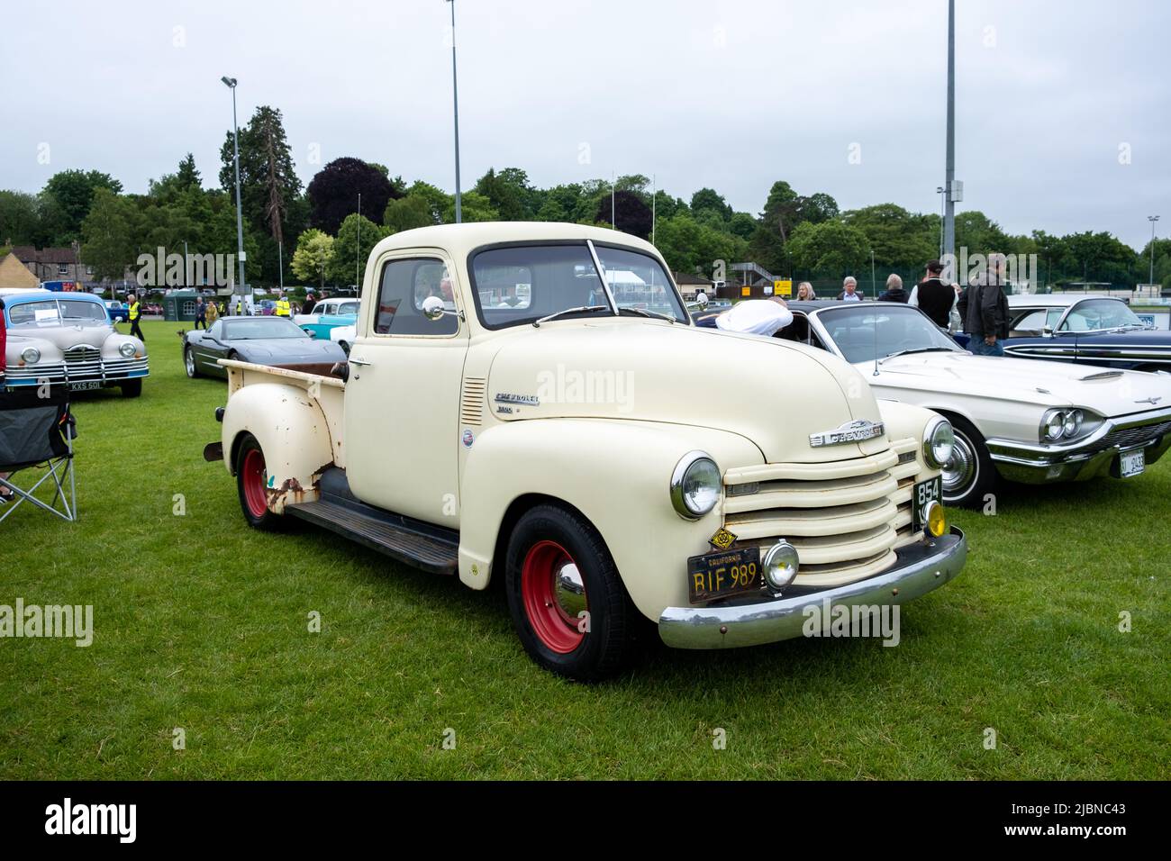 Camion beige 3100 de Chevrolet au American Classic car Show au club de rugby de Keynsham (Jun22) Banque D'Images