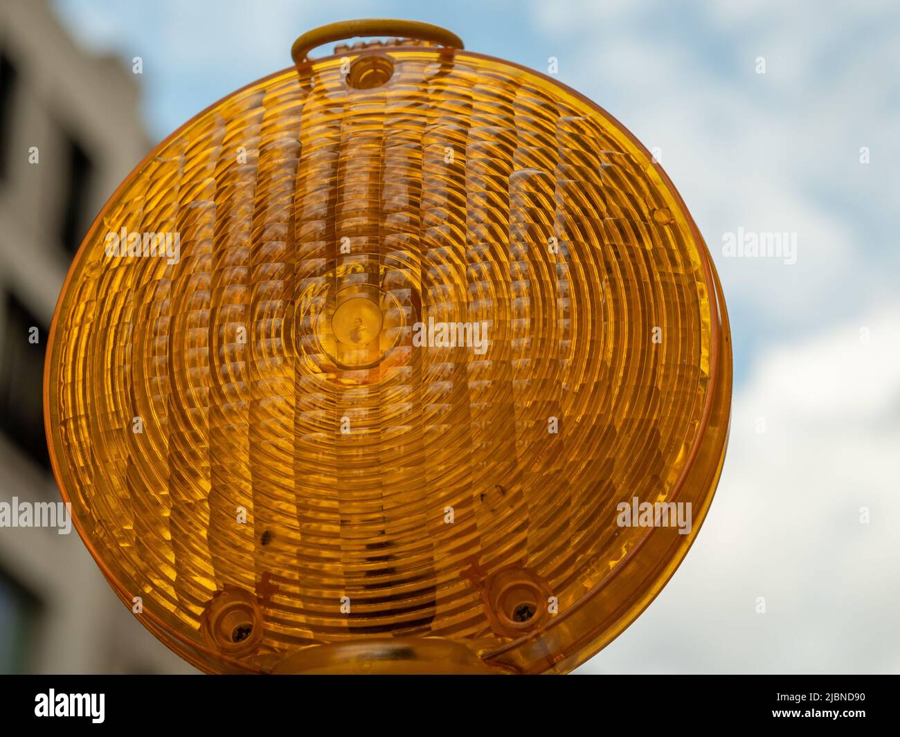 Témoin d'avertissement de construction. Lanterne jaune. Banque D'Images