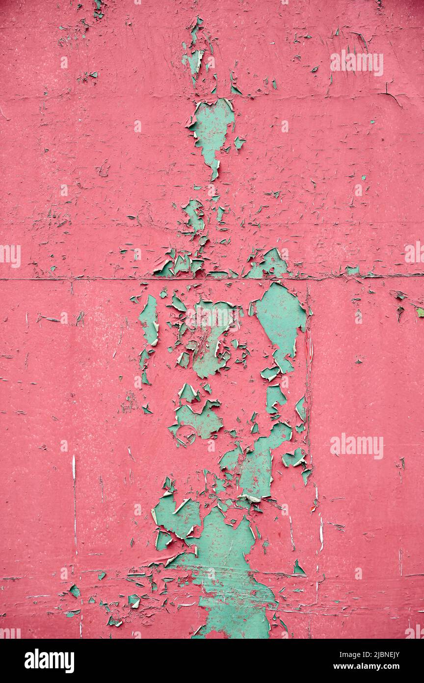 Peinture rose s'écaille du mur Banque D'Images