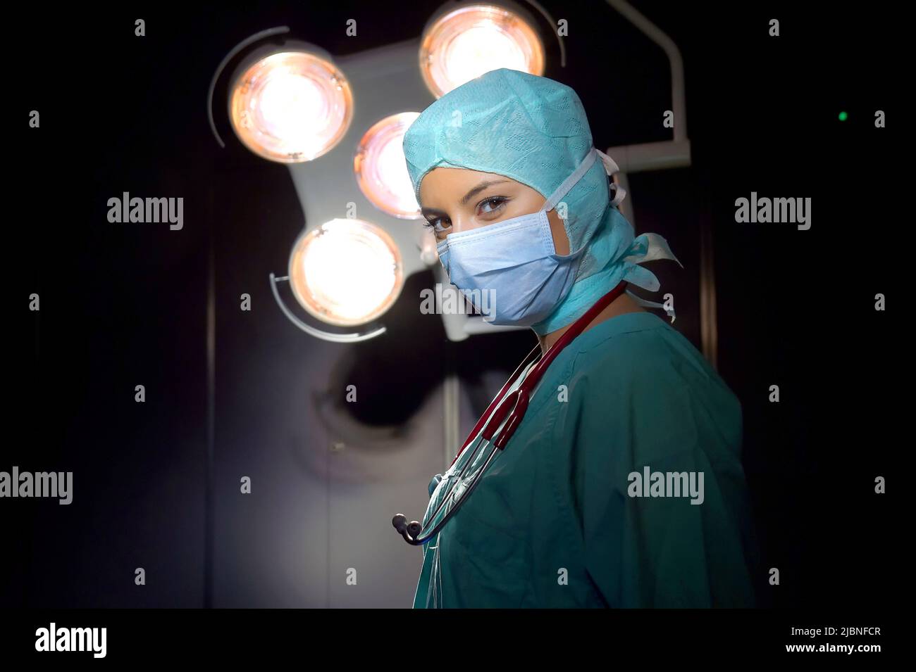 Soins infirmiers chirurgicaux Banque de photographies et d'images à haute  résolution - Alamy