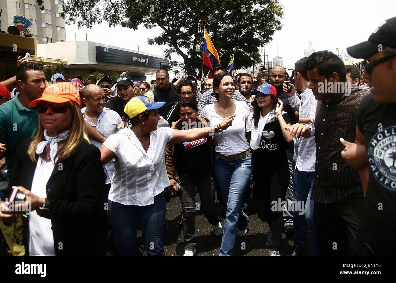 La dirigeante nationale du parti Vente Venezuela María Corina Machado, en tournée ce mardi, 7 juin 2022 à Caracas Venezuela. Elle a rencontré des étudiants, des voisins et des représentants des différents secteurs de la société civile, elle a exprimé son intention de participer aux élections primaires. Pour élire un seul candidat de l'opposition, lors des prochaines élections présidentielles de 2024. Devant le Président Nicolás Maduro, la coordonnatrice a réaffirmé son désir de se mesurer à quiconque, mais sans le Conseil électoral national (CNE), sans la Cour suprême de justice (TSJ), sans la République Pla Banque D'Images