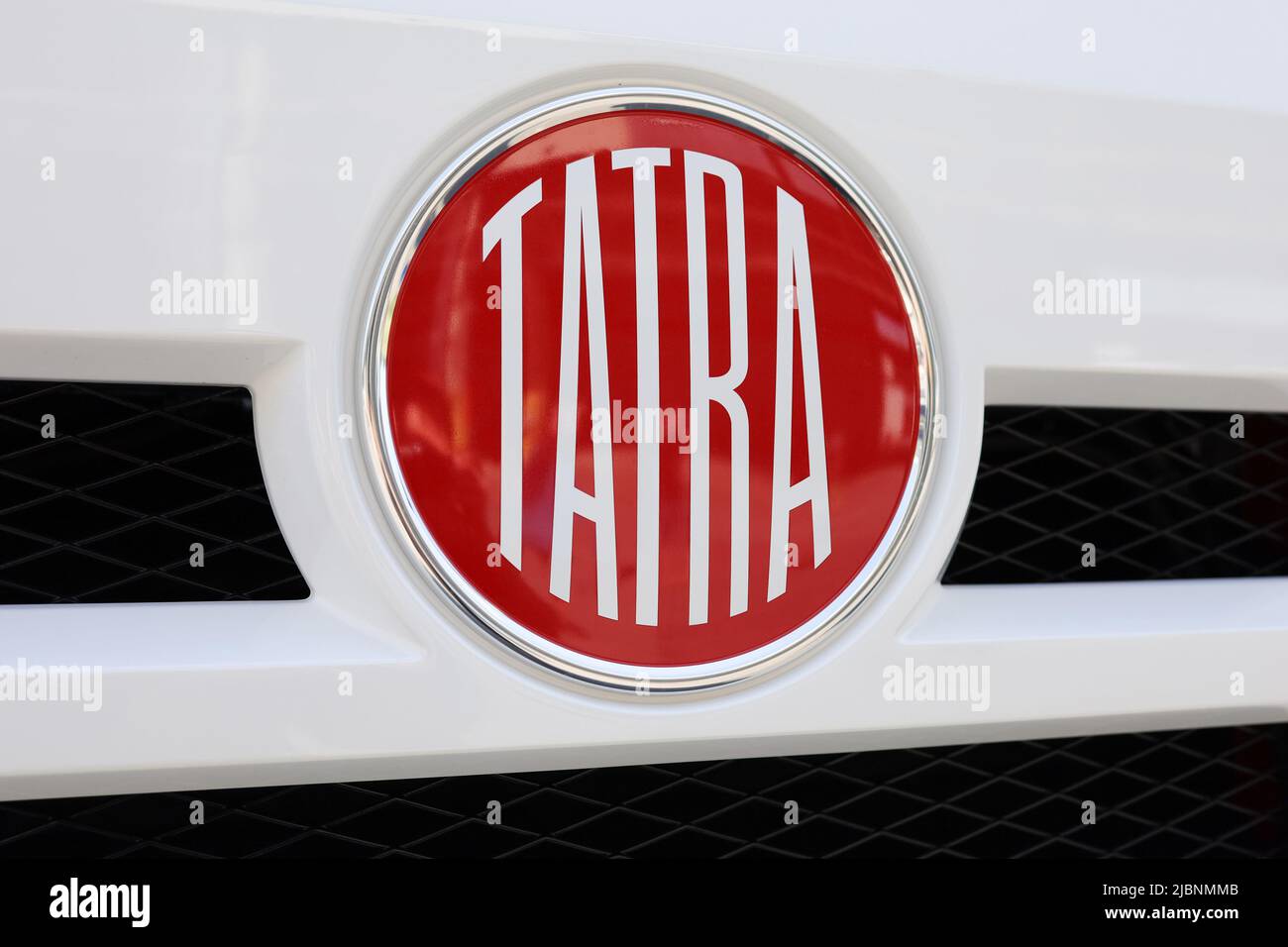 Koprivnice, République Tchèque, Tchéquie - 5 juin 2022: Tatra Trucks - logo et marque du constructeur automobile. Détail du véhicule. Banque D'Images