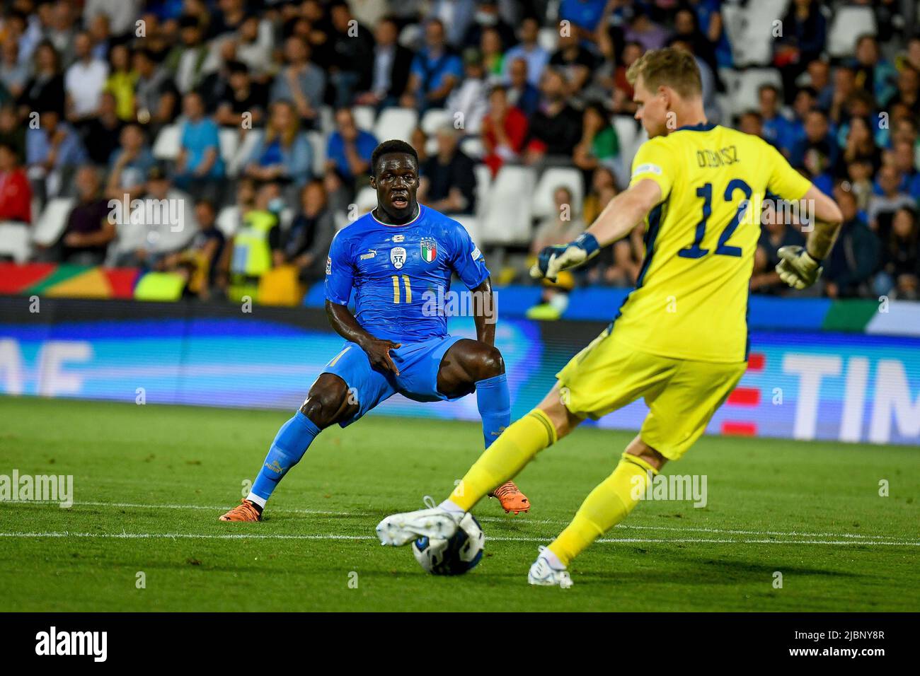 Cesena, Italie. 07th juin 2022. Wilfried Gnonto en action contre Denes Dibusz en Hongrie pendant l'Italie contre la Hongrie, football UEFA Nations League match à Cesena, Italie, 07 juin 2022 Credit: Independent photo Agency/Alay Live News Banque D'Images