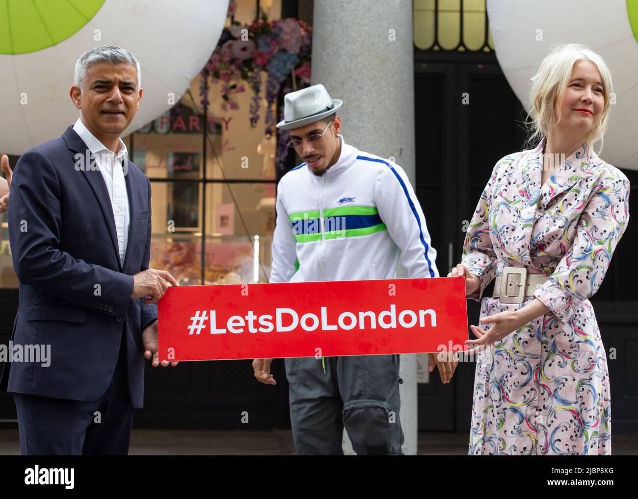 Photocall 'Ladybird Heard' avec Sadiq Kahn pour lancer sa nouvelle campagne 'let's Do London Summer Family Fun'. Covent Garden, avec: Sadiq Khan, Justine Simons où: Londres, Royaume-Uni quand: 14 juillet 2021 crédit: Mario Mitsis/WENN Banque D'Images