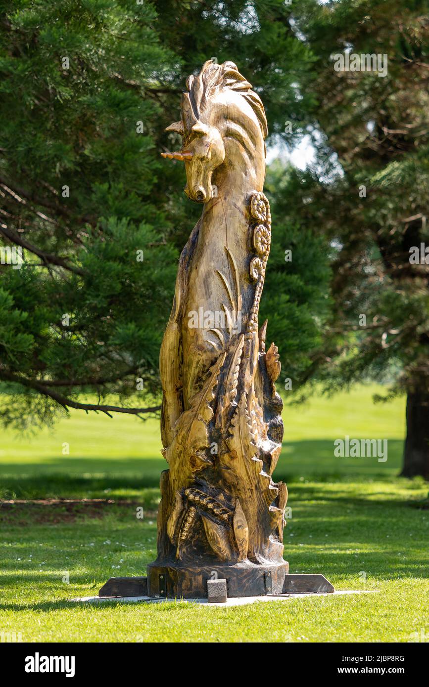 6 juin 2022. Grant Park, Forres, Moray, Écosse. Il s'agit d'une sculpture à la tronçonneuse d'une licorne qui a été placée dans Grant Park pour célébrer Banque D'Images