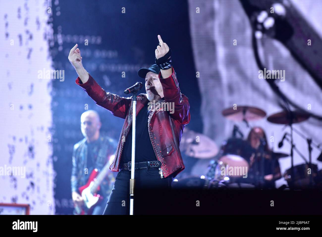 Naples, Italie. 7th juin 2022. Le chanteur italien Vasco Rossi se produit au stade Diego Maradona avec sa tournée en direct 2022 à Naples. (Image de crédit: © Paola Visone/Pacific Press via ZUMA Press Wire) Banque D'Images