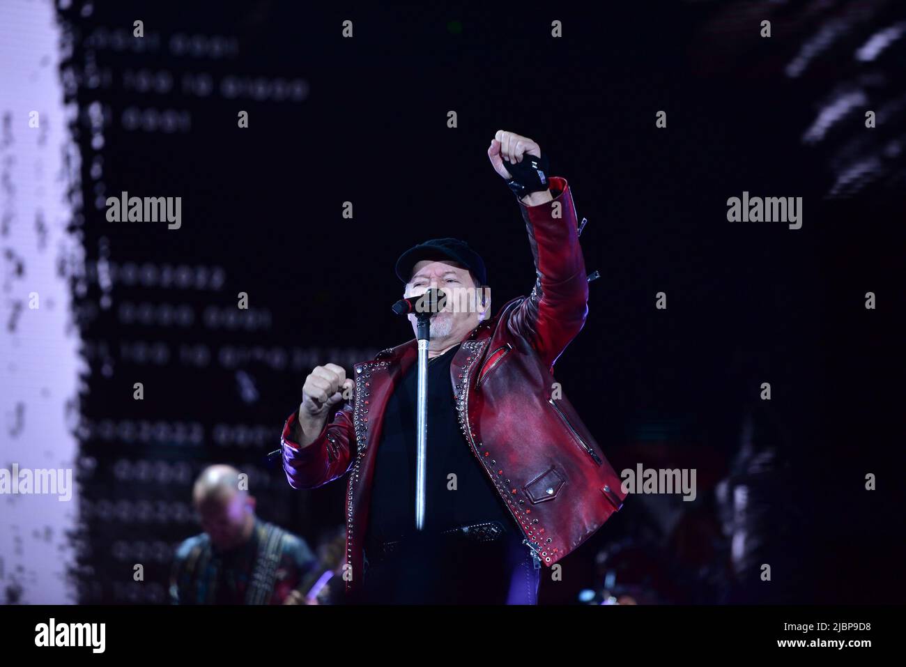 Naples, Italie. 7th juin 2022. Le chanteur italien Vasco Rossi se produit au stade Diego Maradona avec sa tournée en direct 2022 à Naples. (Image de crédit: © Paola Visone/Pacific Press via ZUMA Press Wire) Banque D'Images