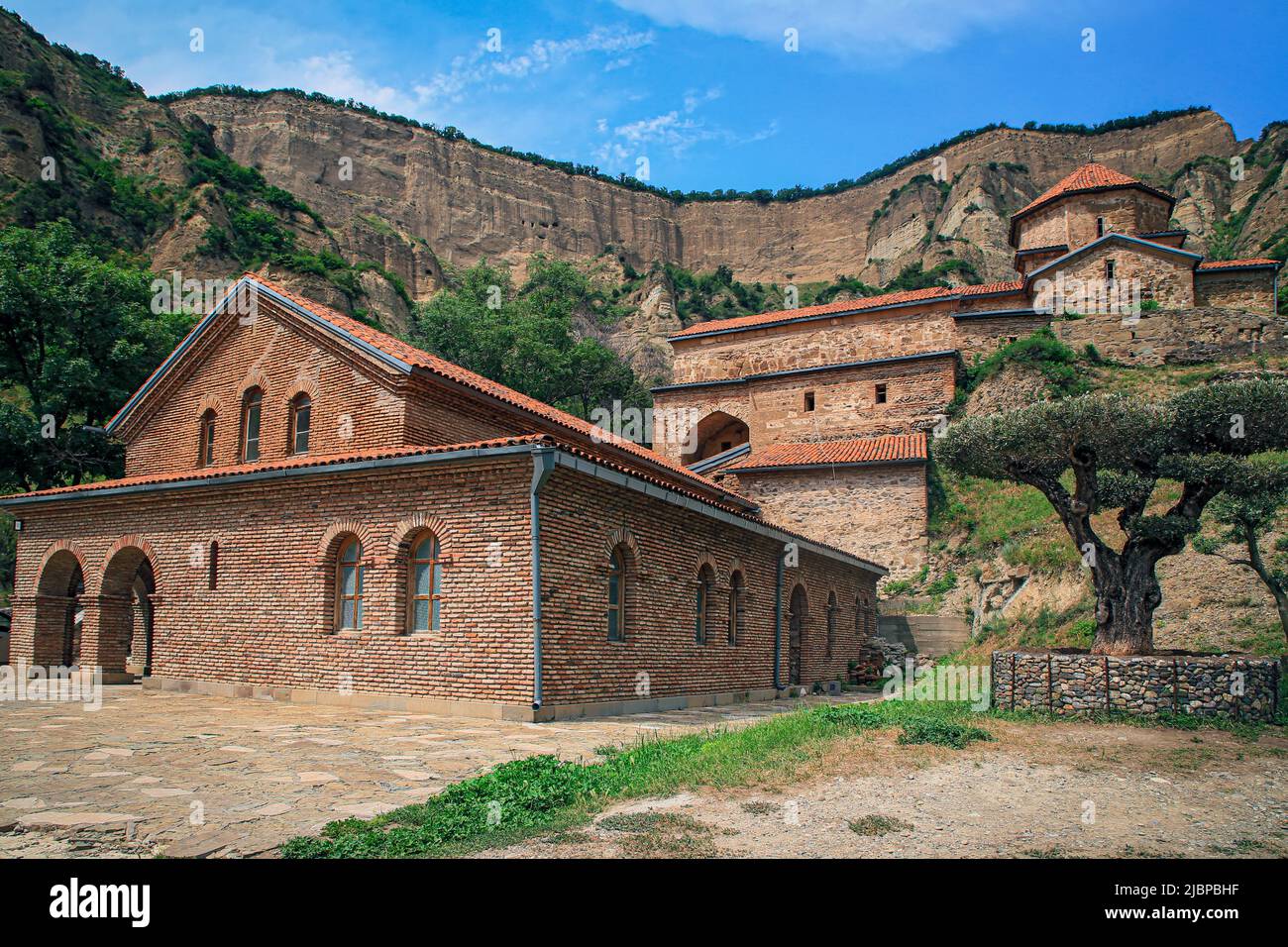 Mtskheta, Géorgie. La vue pittoresque de Shiomgvime ou du monastère de Shio-Mgvime, complexe monastique médiéval. Banque D'Images