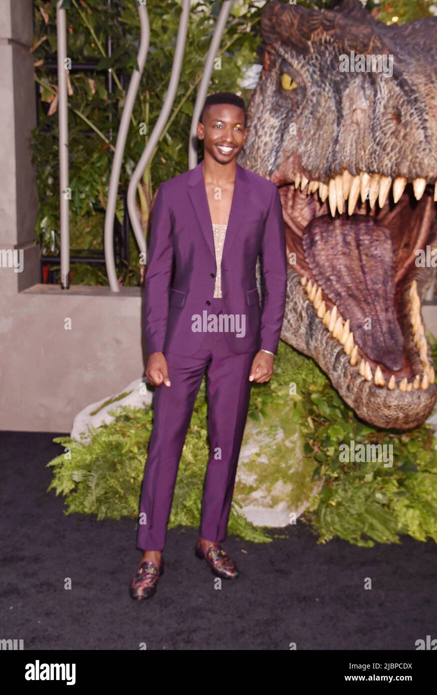 HOLLYWOOD, CA - JUIN 06 : Mamoudou Athie assiste à la première de Universal Pictures à Los Angeles, 'Jurassic World Dominion' au TCL Chinese Theater o Banque D'Images