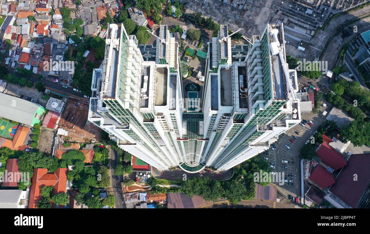 Vue de haut en bas des gratte-ciels du quartier financier de Jakarta, Indonésie. Jakarta est la plus grande ville d'Asie du Sud-est Banque D'Images