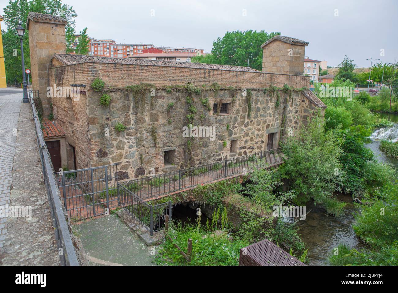 Moulin à eau Molino de la CASCA, Plasencia, Espagne. Ancien moulin à huile de Jerte River Banque D'Images