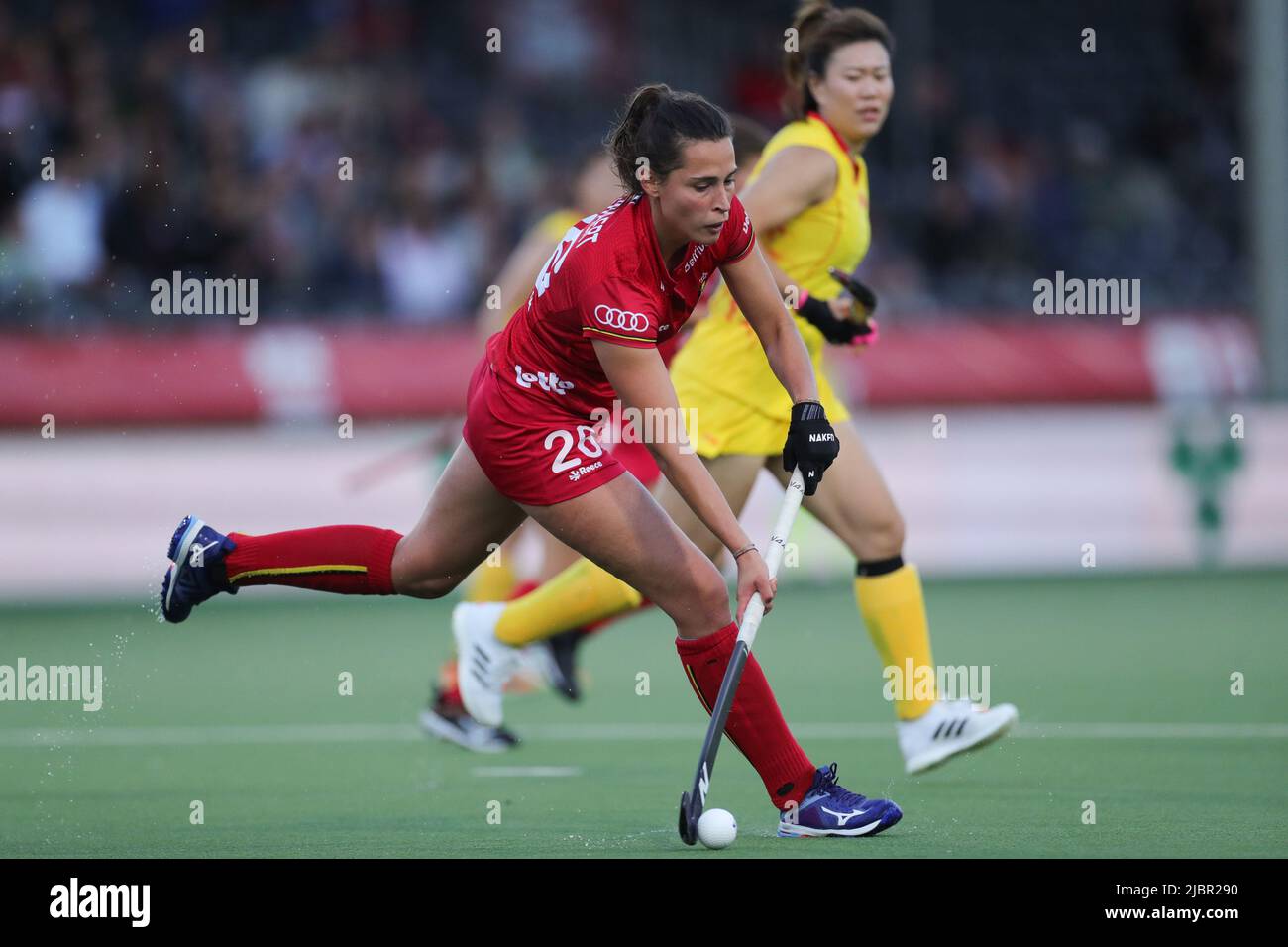 Anvers, Belgique. 7th juin 2022. Lien Hillewaert de Belgique passe le ballon lors du match de la FIH Hockey Pro League entre la Belgique et la Chine à Anvers, Belgique, 7 juin 2022. L'équipe de hockey féminin belge a battu l'équipe de hockey féminin chinoise en 3-1. Credit: Zheng Huansong/Xinhua/Alay Live News Banque D'Images