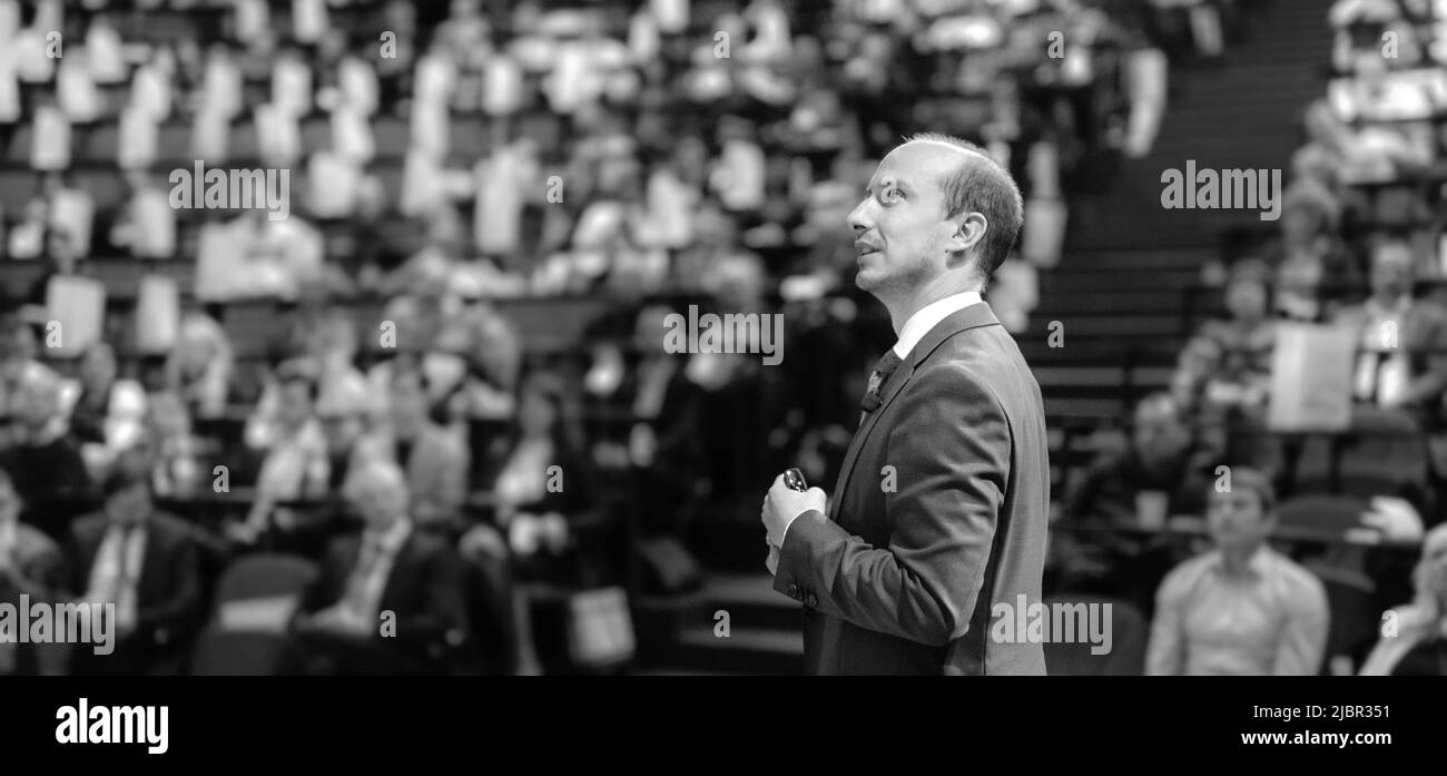 L'orateur public talk donnant à l'événement d'affaires. Banque D'Images