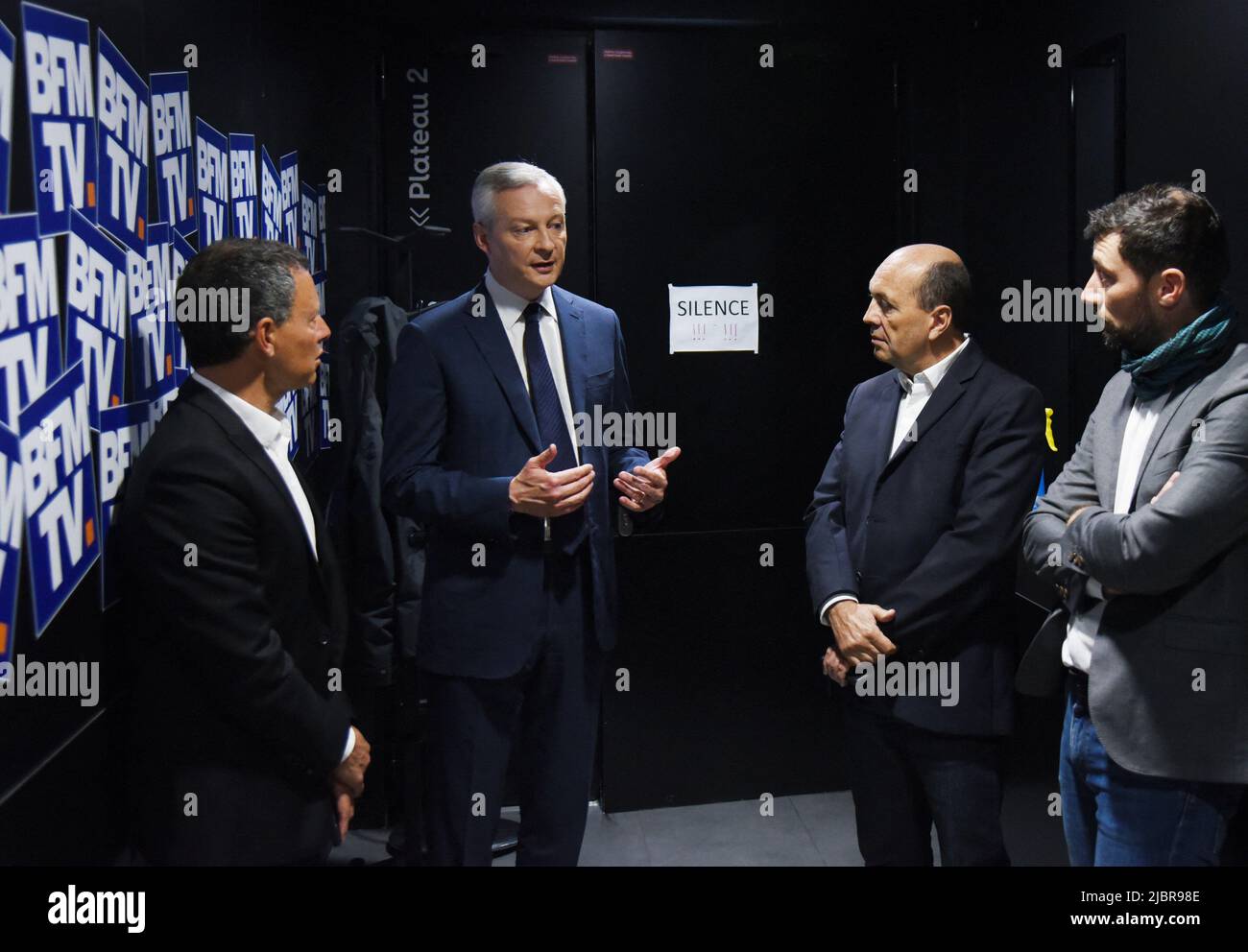 Paris, France, 8 juin 2022, Bruno le Maire est interviewé par Apolline