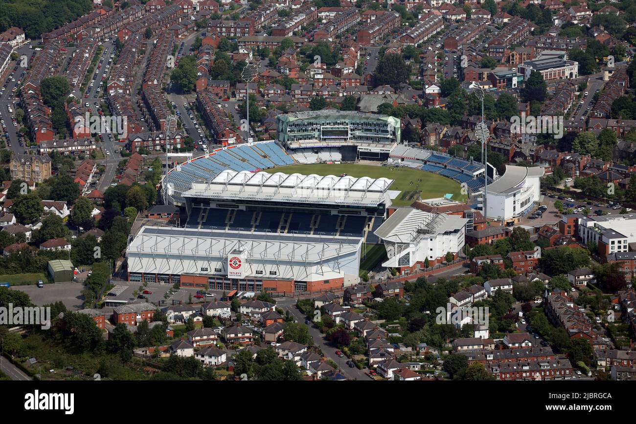 Vue aérienne du stade Headingley, du terrain de rugby et du terrain de cricket du Yorkshire, Leeds, West Yorkshire Banque D'Images