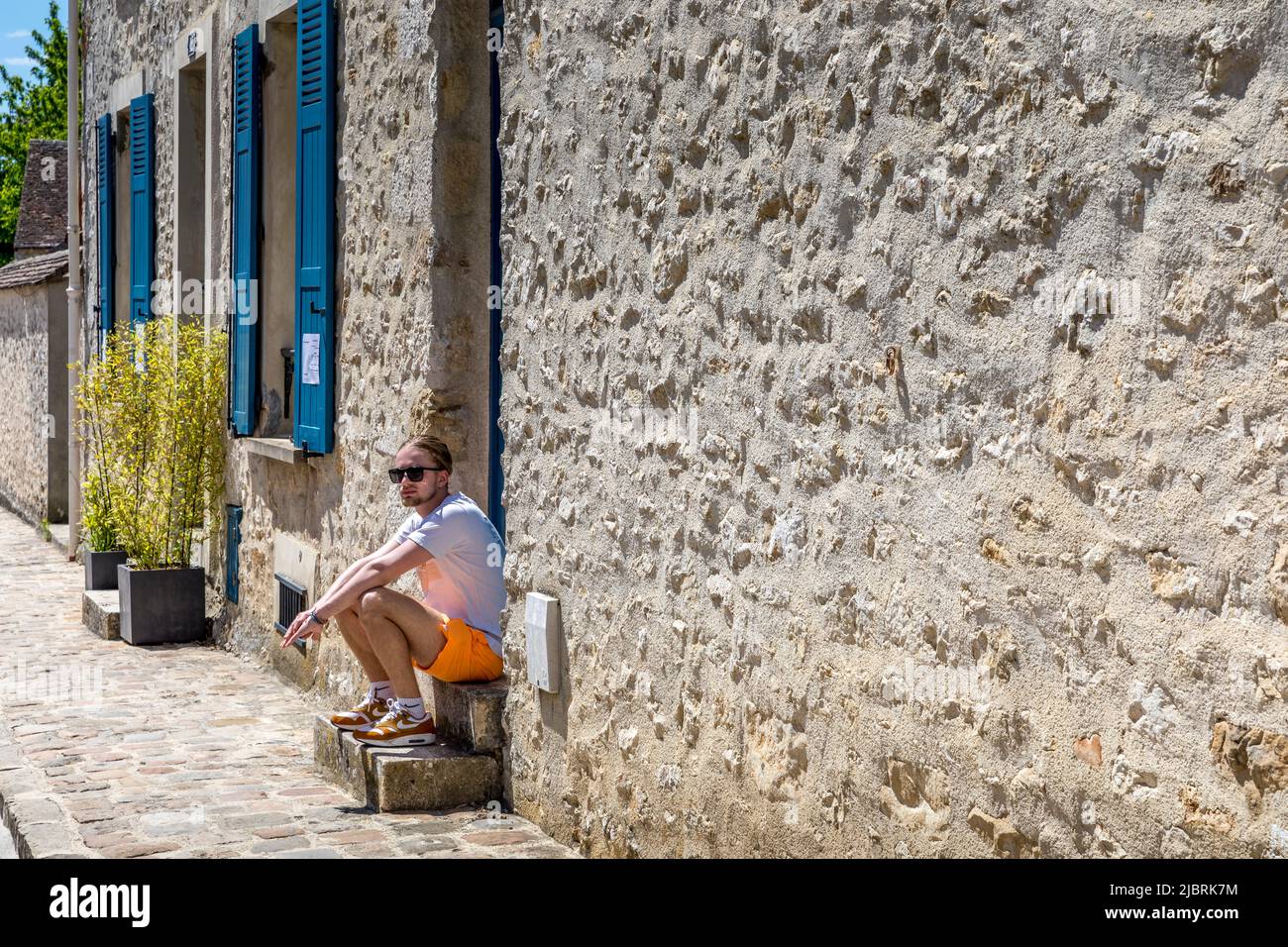 Provins, France - 31 mai 2020 : scène de rue avec maisons anciennes dans la ville médiévale de Provins, département de Seine-et-Marne, région Ile-de-France Banque D'Images