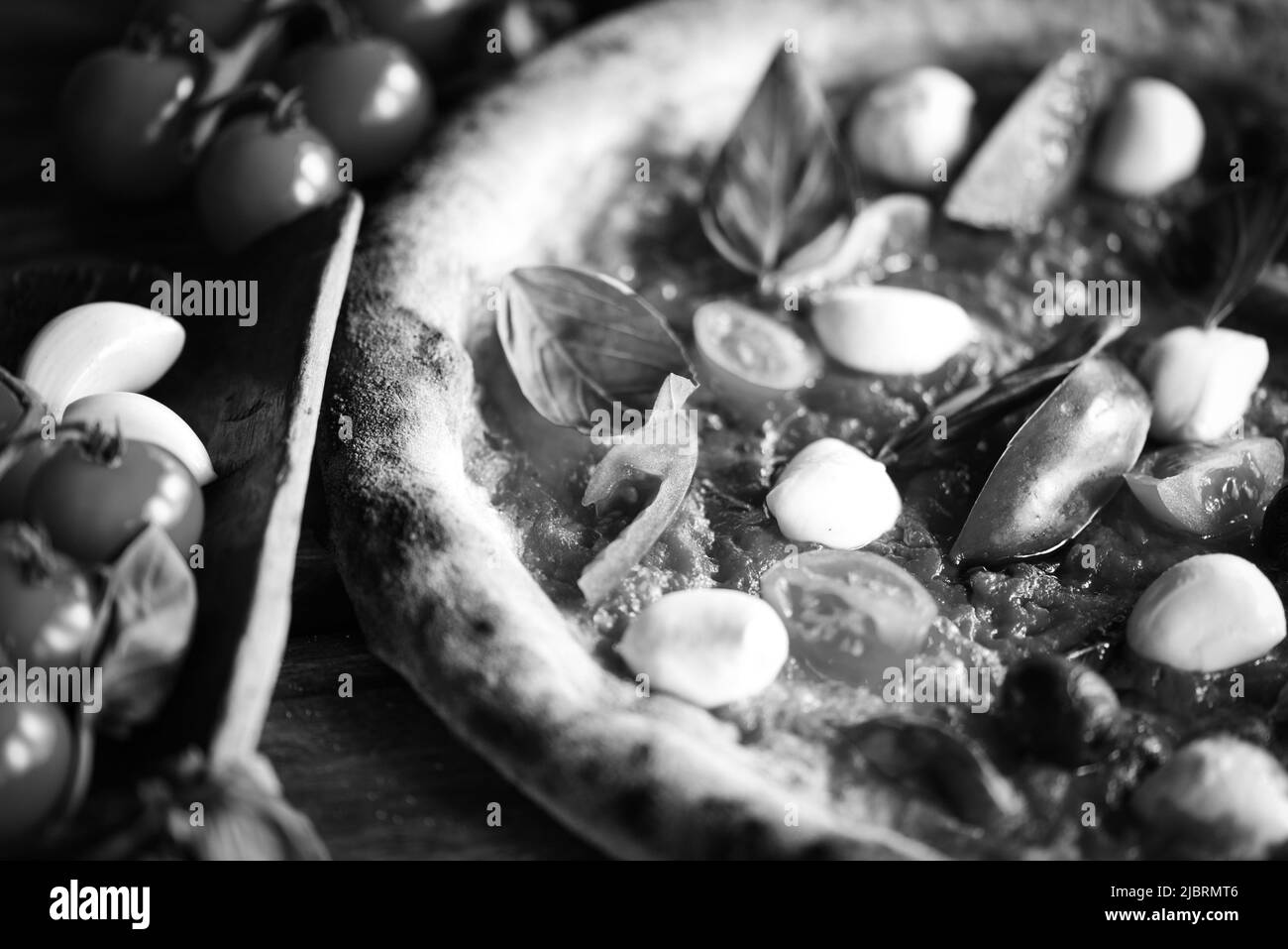 Délicieuse pizza italienne avec des ingrédients frais Banque D'Images