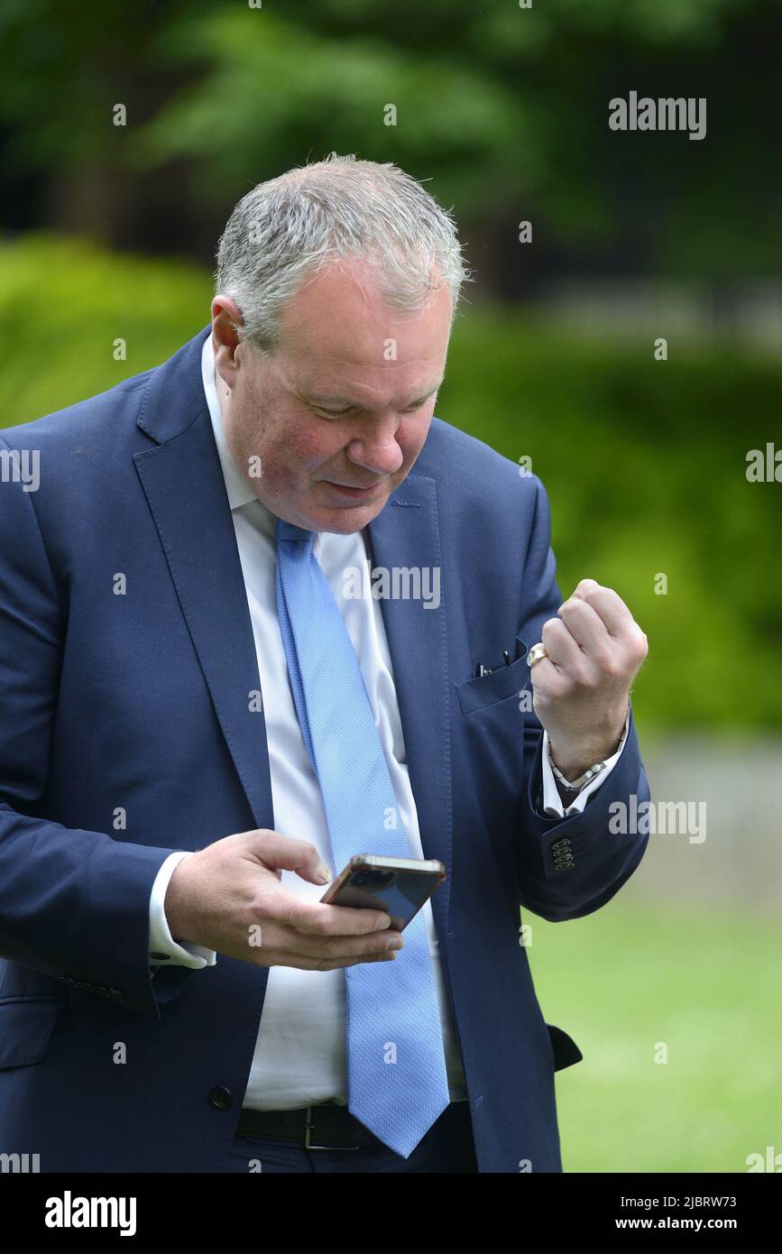 Conor Burns, député (con: Bournemouth West) à Westminster, interviewé avant un vote de confiance en Boris Johnson, 6 juin 2022 Banque D'Images