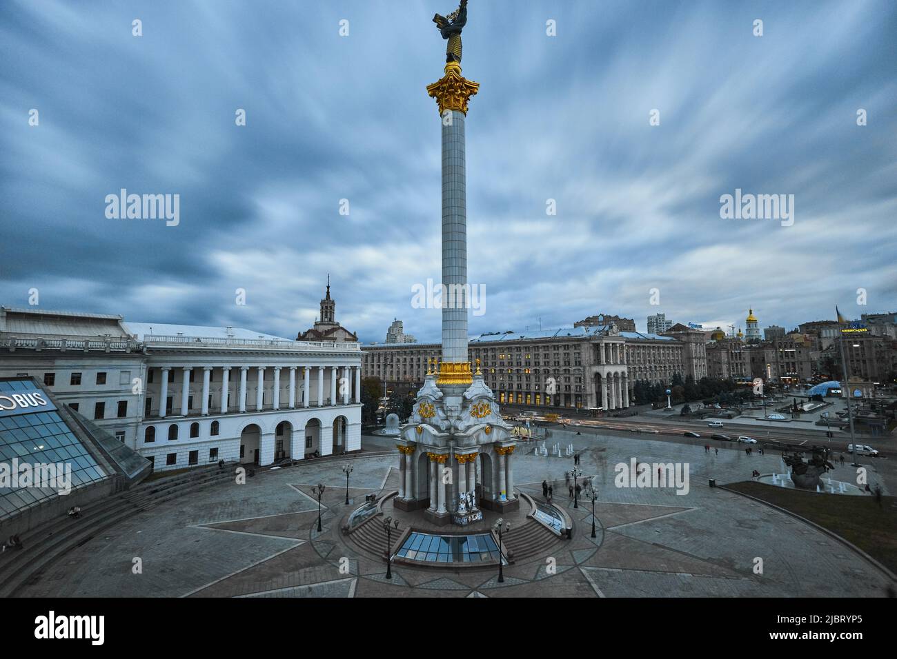 KIEV, UKRAINE, 06 septembre 2017 : place de l'indépendance Maidan Nezalezhnosti à Kiev et mémorial national des héros de la centaine céleste et du revolu Banque D'Images