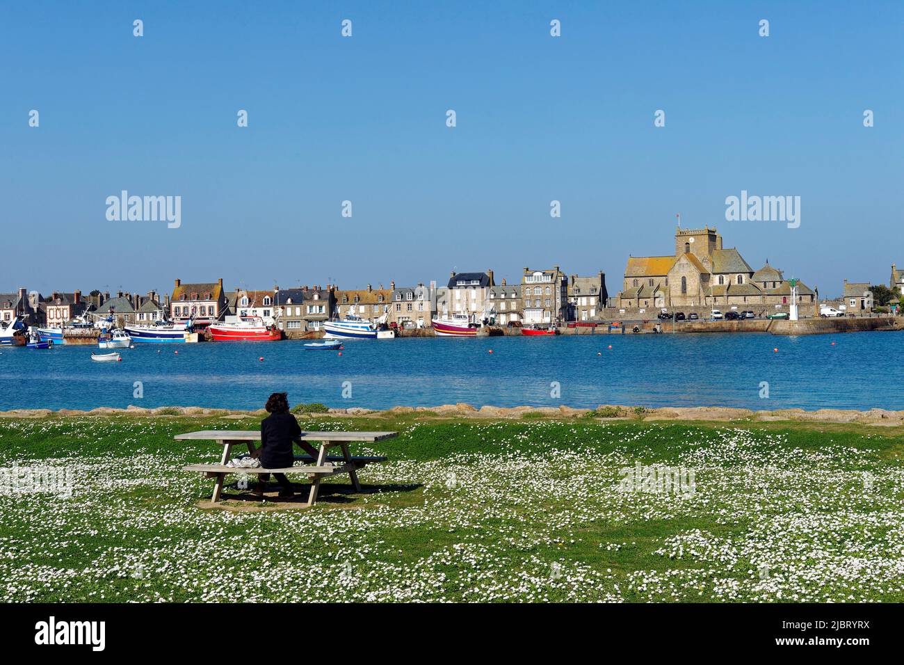 France, Manche, Cotentin, Barfleur, labellisés les plus Beaux villages de France (les plus beaux villages de France), port de pêche et de braconnage et église Saint Nicolas construite du 17th siècle au 19th siècle Banque D'Images