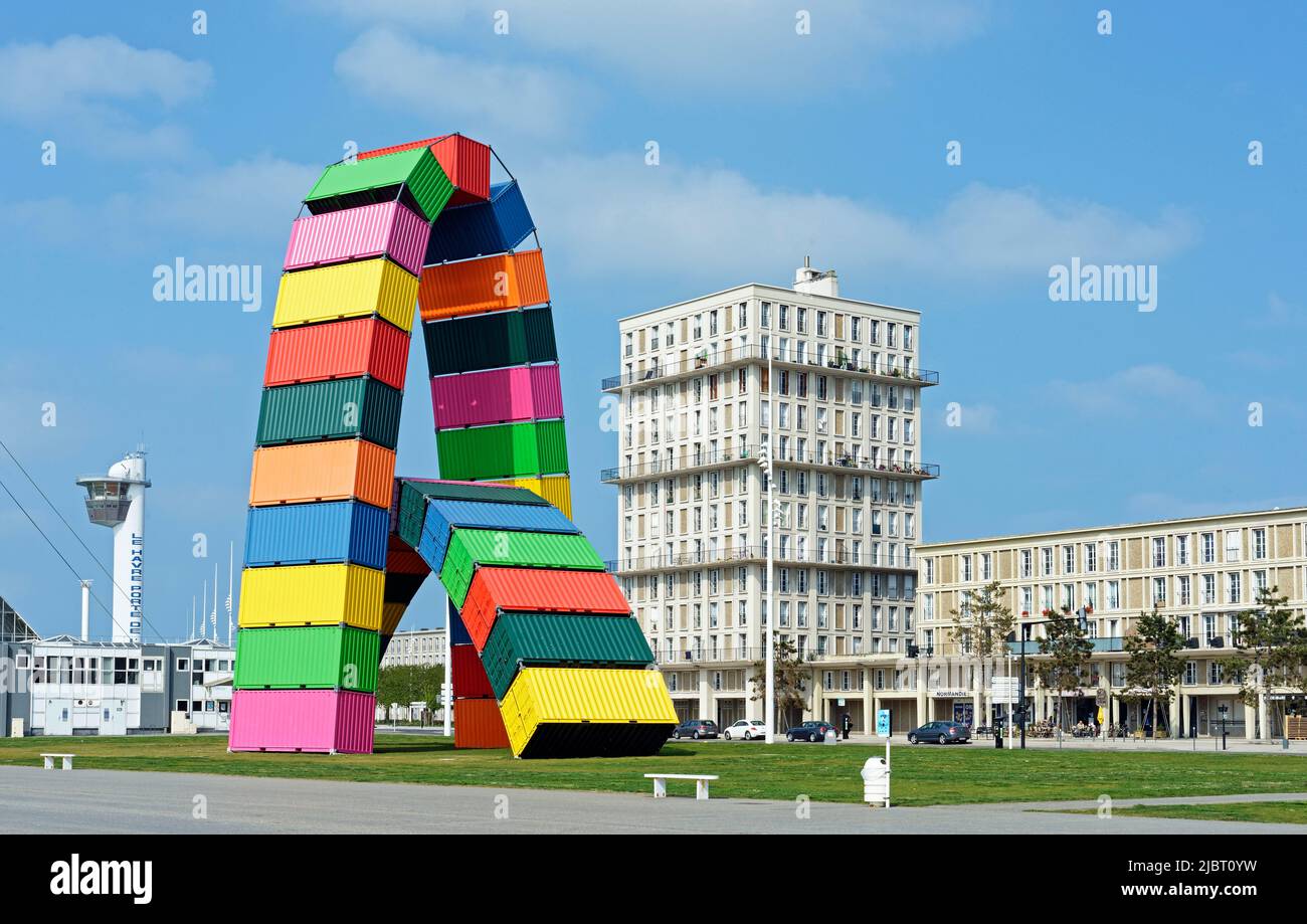 France, Seine Maritime, le Havre, ville classée au patrimoine mondial de l'UNESCO, la Cathène de containers, sculpture de François Gavinet Banque D'Images