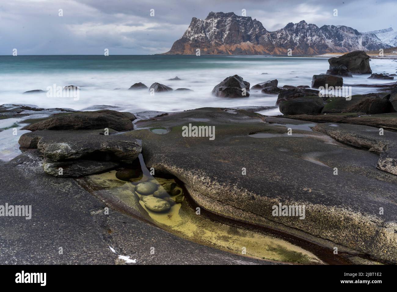 La Norvège, Nordland County, îles Lofoten, Uttakleiv, Plage Banque D'Images