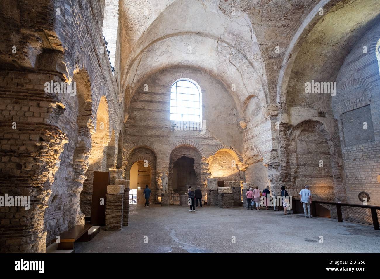 France, Paris, Musée Cluny - Musée National du Moyen Age, salle 1, frigidarium des thermes de Cluny, collections romaines et gaulâtres Banque D'Images