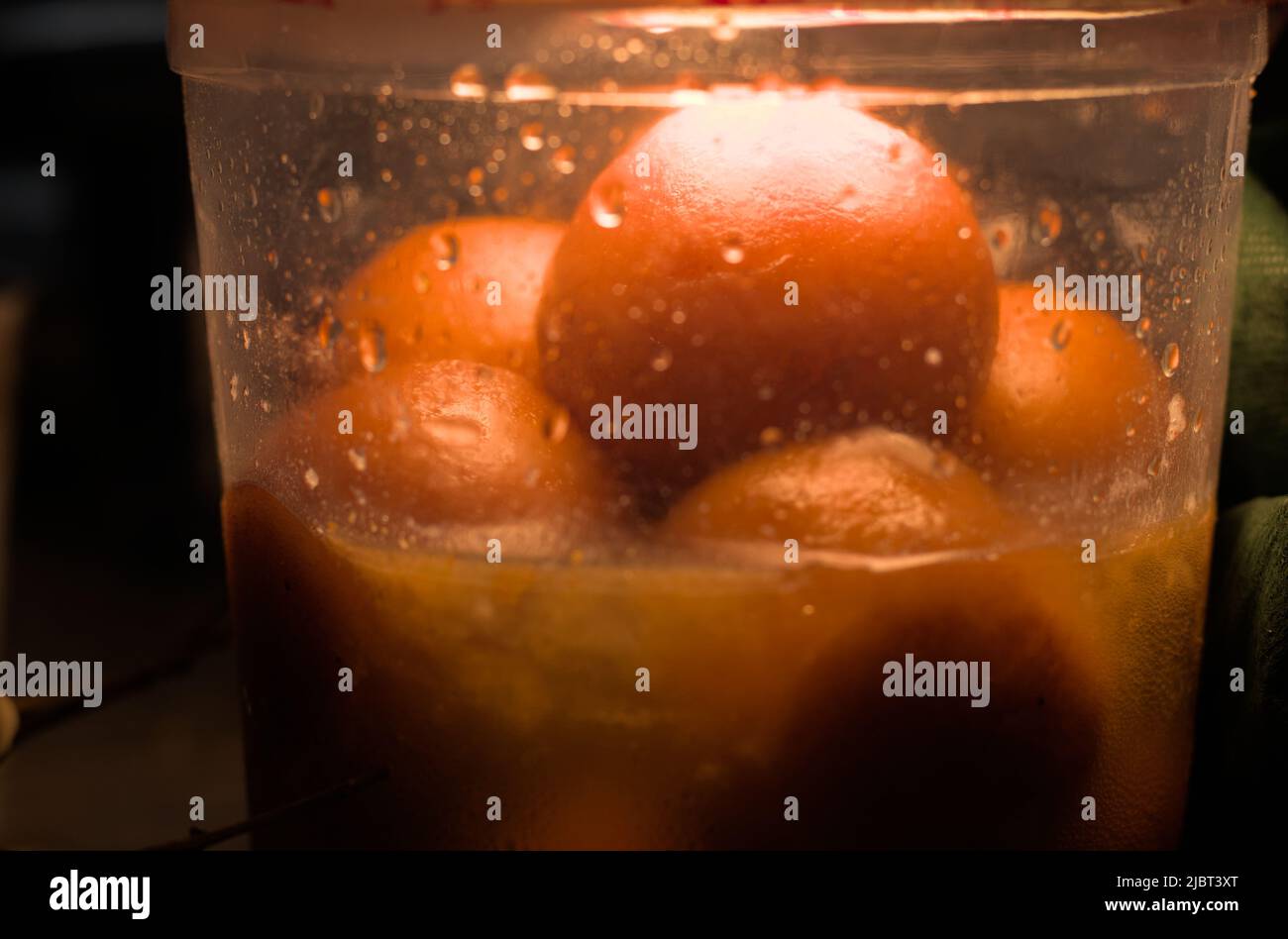 envie de bonbons indiens au réfrigérateur ou au réfrigérateur à minuit Banque D'Images