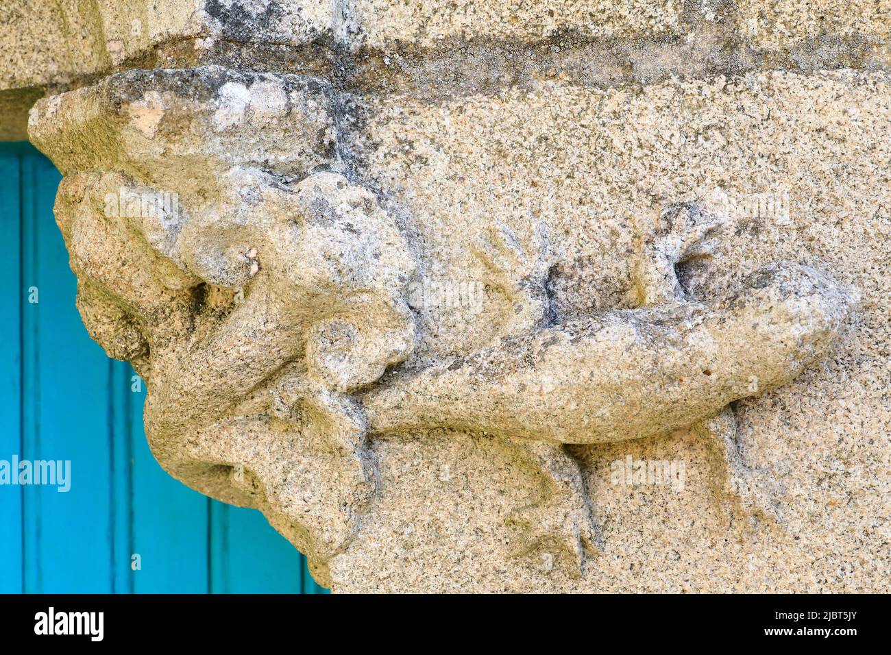 France, Loire Atlantique, côte sauvage de la presqu'île de Guérande, Batz sur Mer, église Saint-Guenole, salamandre sculpté au pied du clocher du 17th siècle Banque D'Images