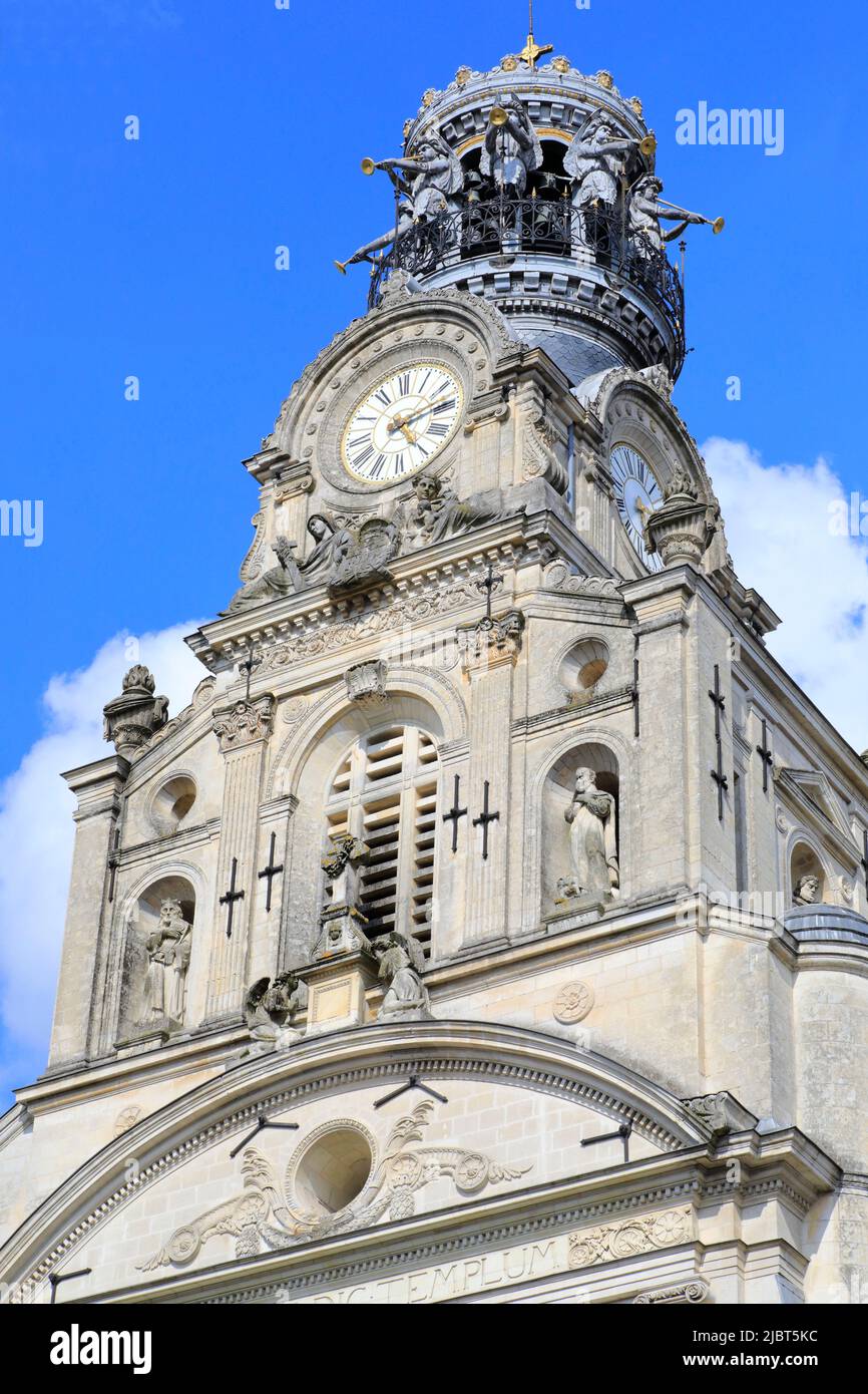 France, Loire Atlantique, Nantes, quartier Bouffay, église Sainte Croix, tour de cloche surmontée en 1860 par l'architecte Henri Theodore Driollet par un campanile et le vieux beffroi de la ville Banque D'Images
