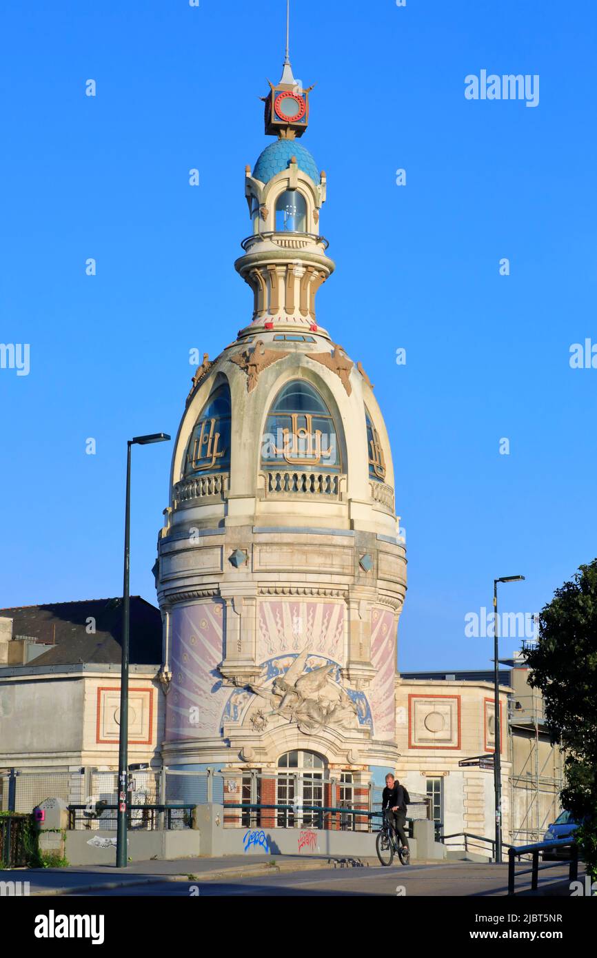 France, Loire Atlantique, Nantes, quartier champ de Mars, lieu unique (centre culturel contemporain) abrité dans les anciens locaux de l'usine de biscuit LU, tour d'angle de 1909 conçue par l'architecte Auguste Bluysen Banque D'Images