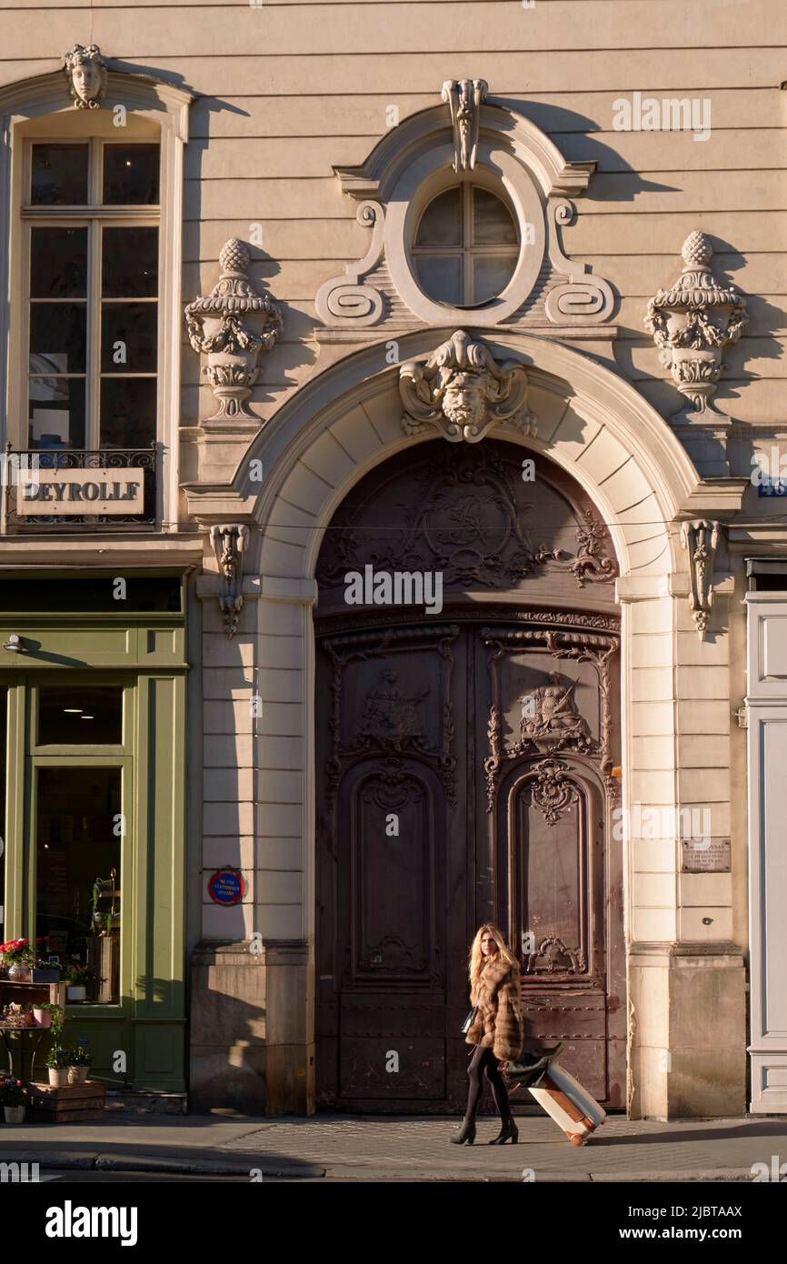 France, Paris, rue du bac, façade de la Maison Deyrolle (nature, Art et Education) Banque D'Images