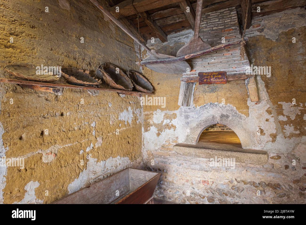 France, Ain, Ars-sur-Formans, Sanctuaire d'Ars dédié à Saint Jean-Marie  Vianney, Saint patron de tous les prêtres de l'univers, le Curé de la maison  d'Ars Photo Stock - Alamy