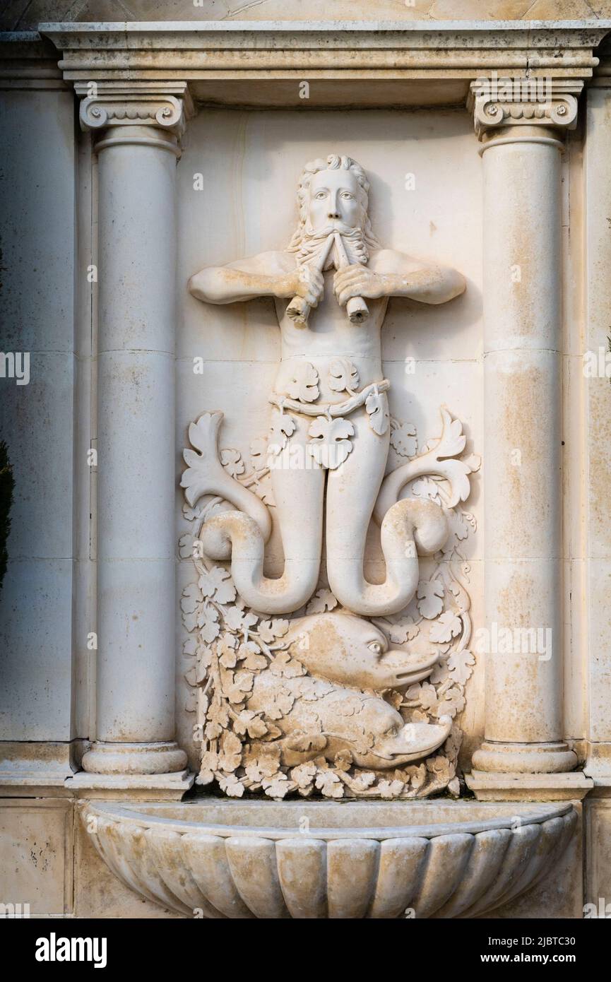 France, Gironde (33), Saint-Émilion, classé au patrimoine mondial de l'UNESCO, Château Cadet-bon, classé Premier Grand cru classé, fontaine du château Banque D'Images