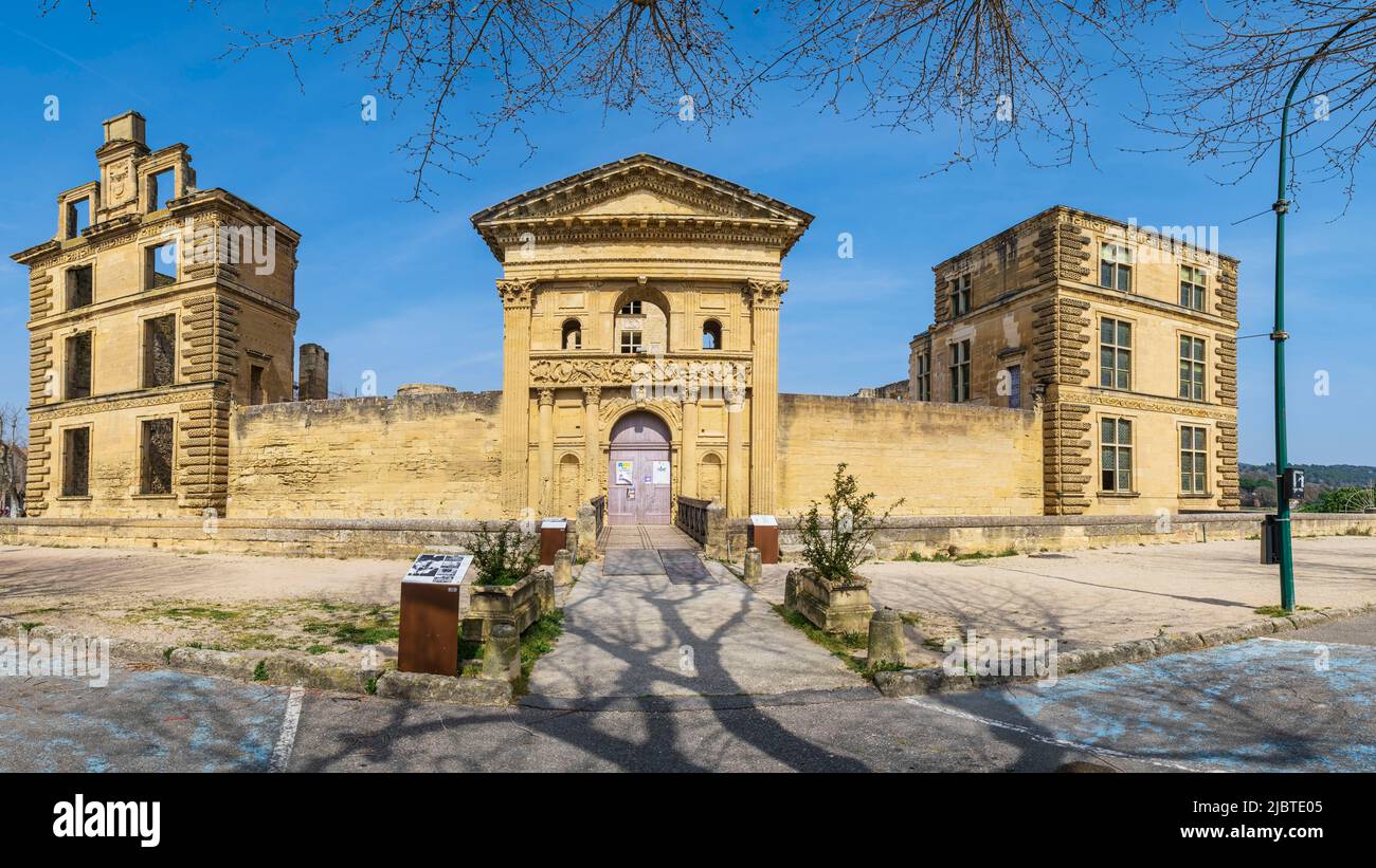 France, Vaucluse, Parc naturel régional du Luberon, la Tour-d'Aigues, le château rénové au 16th siècle, chef-d'œuvre de la Renaissance en Provence Banque D'Images